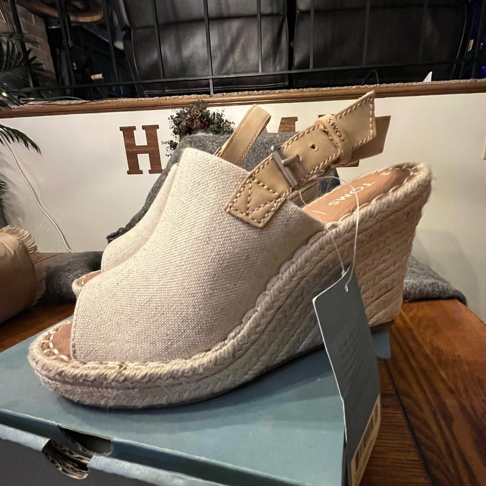 Tom’s-Monica sandal - never worn size 6
